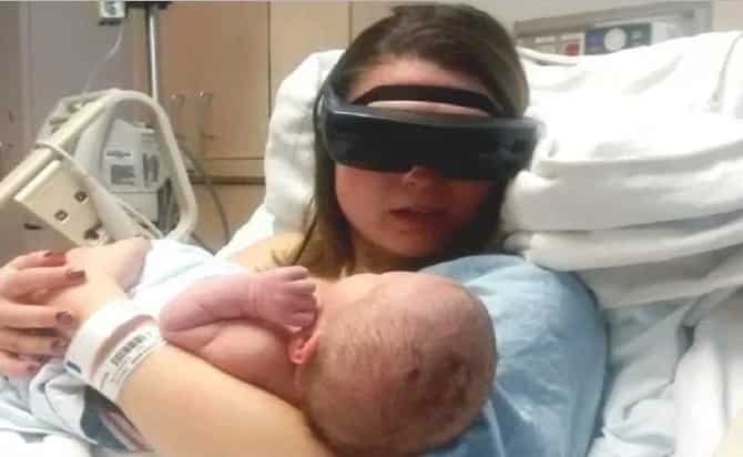 Touching moment: blind mother saw her newborn baby for the first time using a breakthrough eyewear