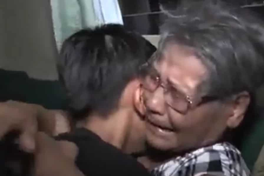 Makabagbag damdamin! Granny faints during an emotional farewell with grandchildren