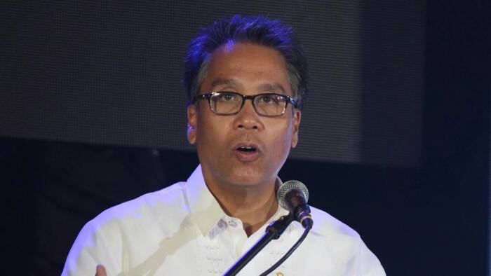 Roxas: P100,000 for valedictorians, an investment