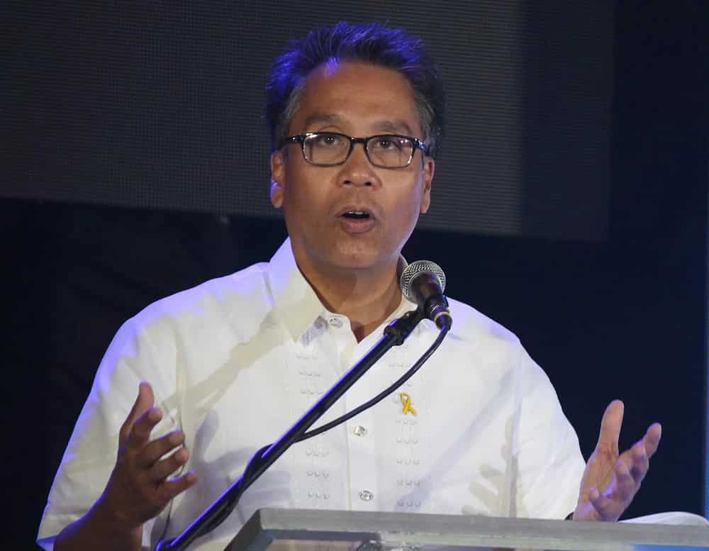 Roxas: P100,000 for valedictorians, an investment Roxas: P100,000 for valedictorians, an investment