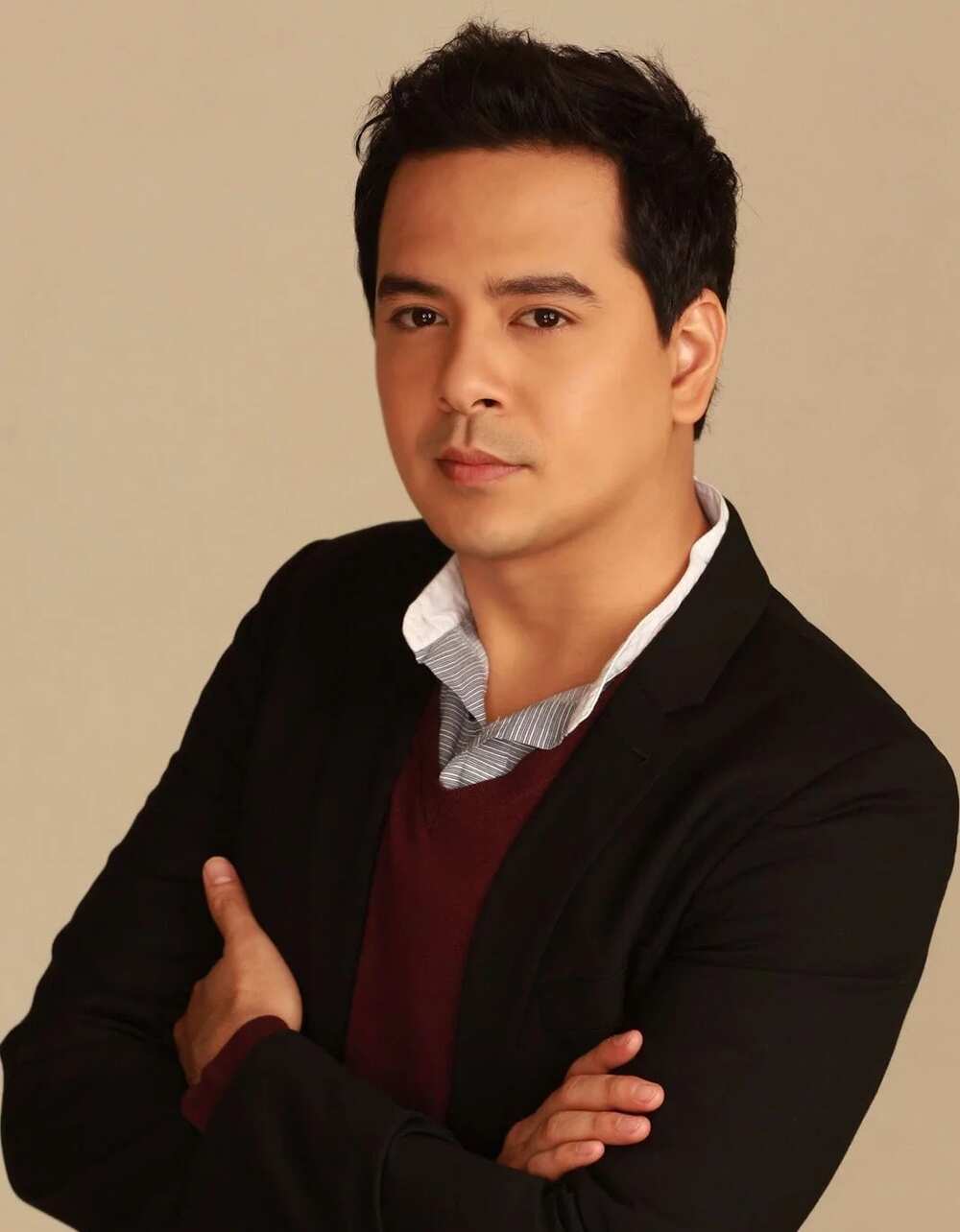 The women in Lloydie's life. Tracking down the ladies of the Box-Office King & the Best Actor, John Lloyd Cruz!