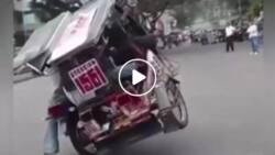 This tricycle driver in Pagadian City impressed villagers with his dangerous tricks...what he did will give you goosebumps!