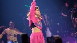 Fans not ‘so sick of the same old love’ as Selena Gomez performs in Manila