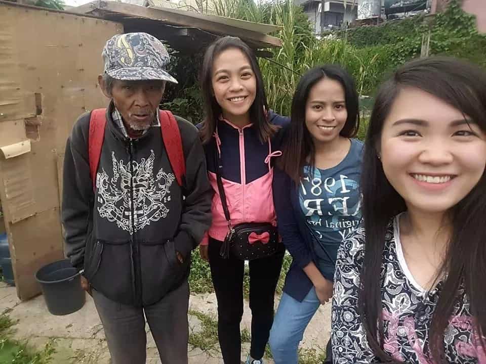 Nakaka-iyak! Heartwarming story of an old man who sells candy in Baguio City inspires many people