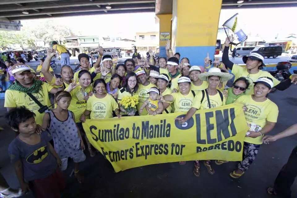 Sumilao farmers received in Manila with tears