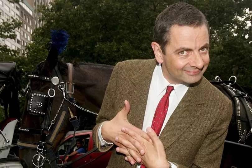 Mr. Bean just got real! Police officer used the "finger gun" tactic in a legit police operation! It has drawn mixed reactions from netizens...