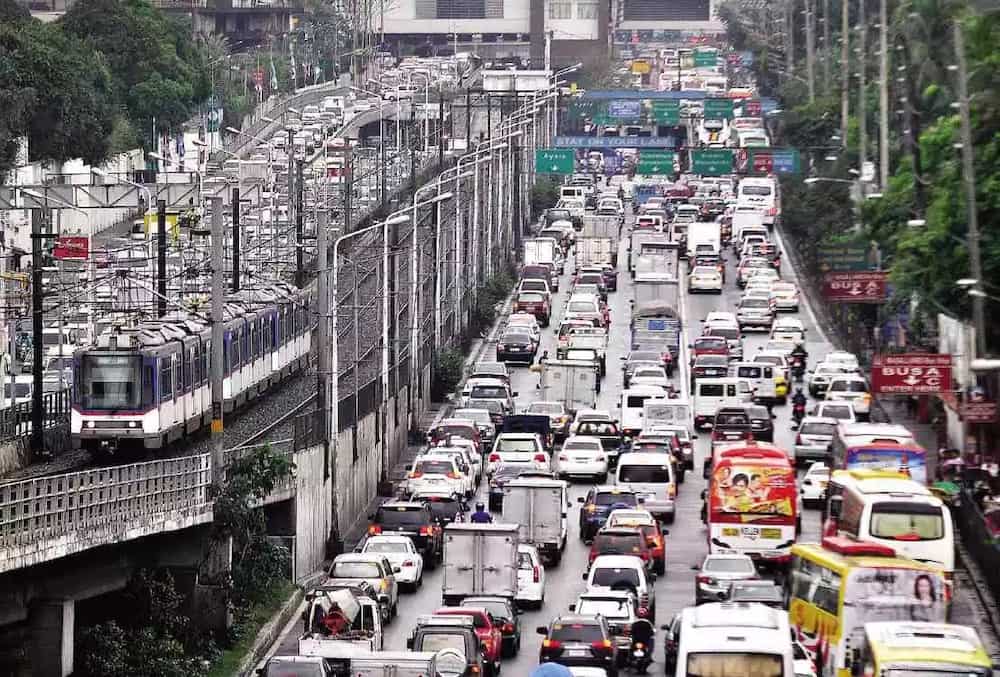 Duterte should be given emergency powers to solve Metro traffic