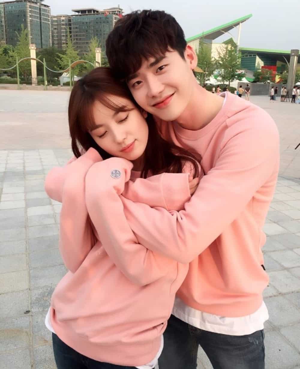 Lee Jong Suk bio TV shows, awards, age, who is he currently dating