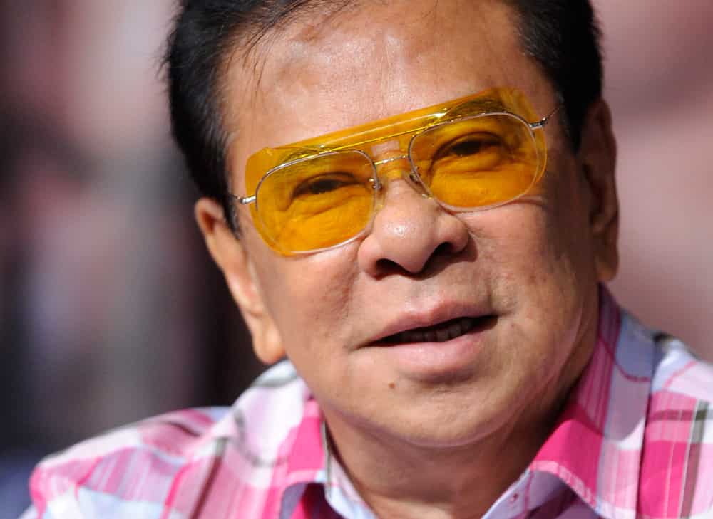 Sweet moment! Chavit Singson gets surprised by his cure 5-year-old daughter in an online show