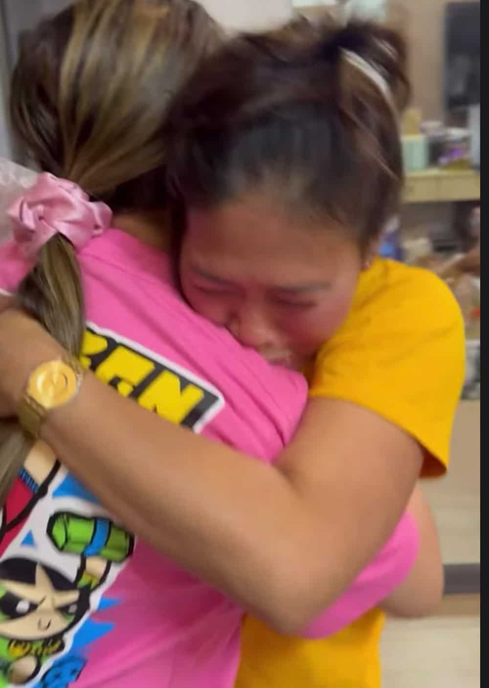 Ina ni Whamos, emosyonal dahil sa pera at regalo mula sa anak at kay Antonette Ina ni Whamos, emosyonal dahil sa pera at regalo mula sa anak at kay Antonette