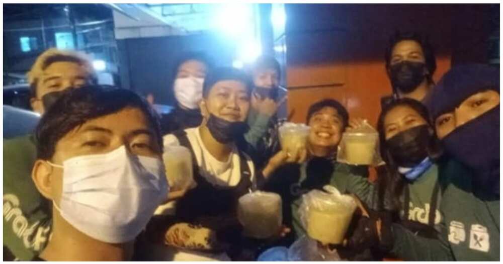 Food delivery rider, nagulat sa libreng "palugaw" ng kanyang naging customer Food delivery rider, nagulat sa libreng "palugaw" ng kanyang naging customer