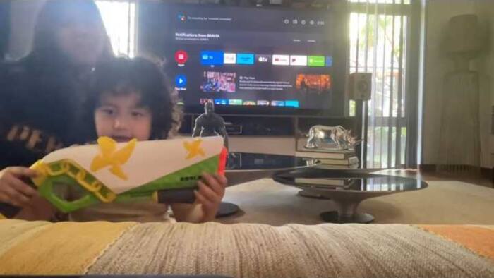 Anak ni Ellen Adarna na si Elias, animo'y vlogger sa nakakatuwang viral video niya