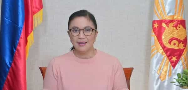 VP Leni Robredo, emosyonal, napaluha habang kinakanta ni Vice Ganda ang Rosas