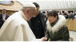Pope Francis at debotong di niya sinasadyang natampal ang kamay, nagkitang muli
