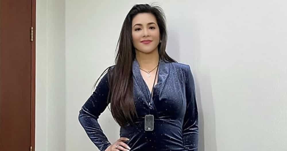 Regine Velasquez posts hilarious pic while trying to eavesdrop on Francine Diaz