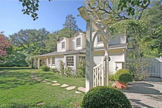 Hollywood singer Taylor Swift shares a glimpse of her 8 luxurious homes