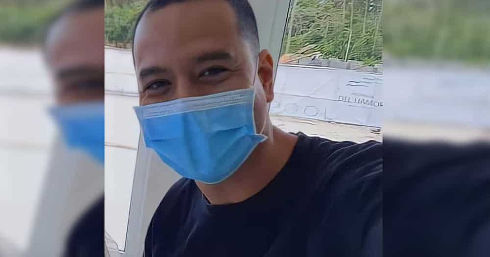 Photos of John Lloyd Cruz riding a jeepney during recent shoot now viral Photos of John Lloyd Cruz riding a jeepney during recent shoot now viral
