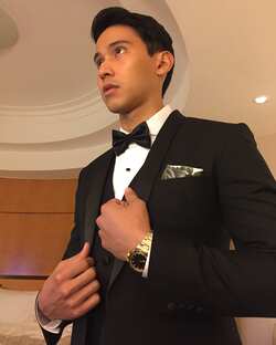  Enchong Dee 