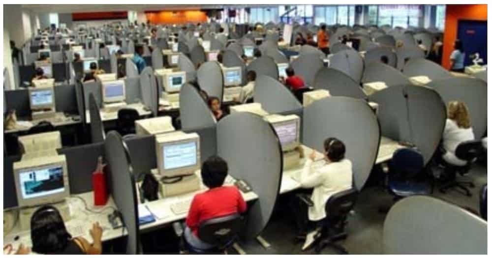 Call Center Agent na napagsabay ang pag-aaral at trabaho sa loob ng 5 taon, nagtapos na Call Center Agent na napagsabay ang pag-aaral at trabaho sa loob ng 5 taon, nagtapos na