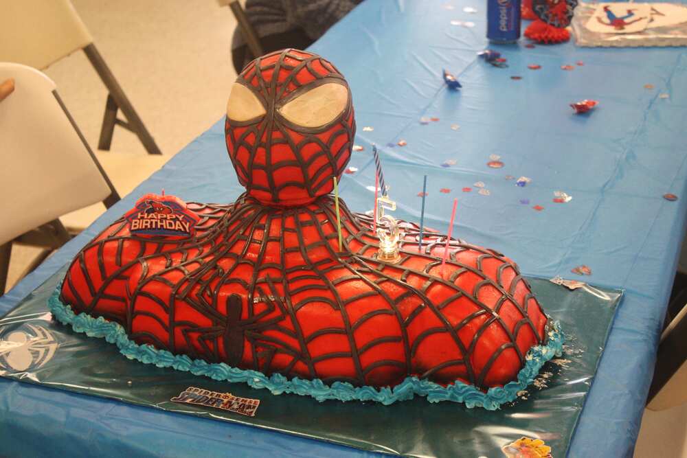 Spiderman cake design