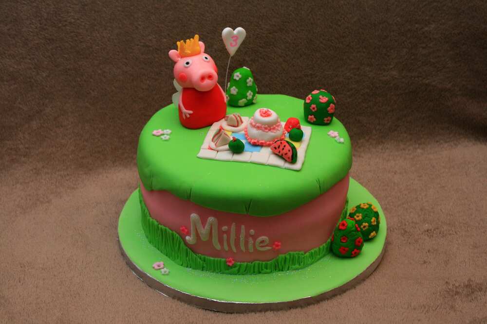 Peppa Pig cake design