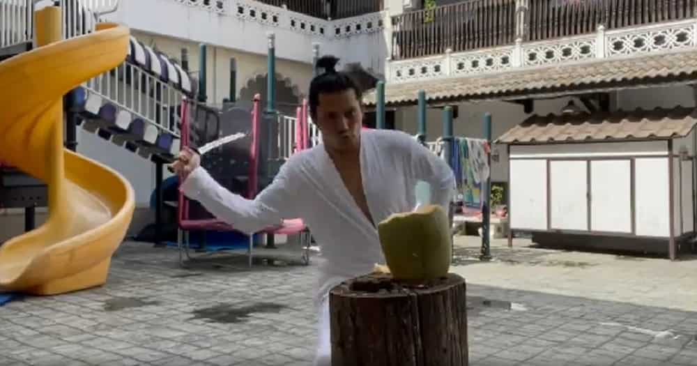 Robin Padilla, nag-viral nang mag ala-samurai sa nabubulok na melon