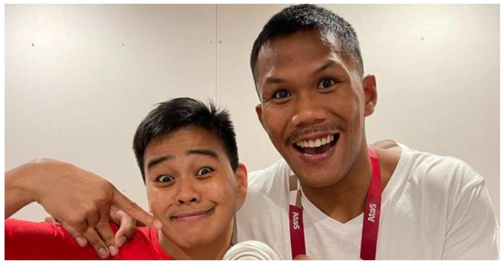 Pinoy boxing champs Eumir, Nesthy at Carlo sa isang larawang hawak ang kanilang medalya, viral