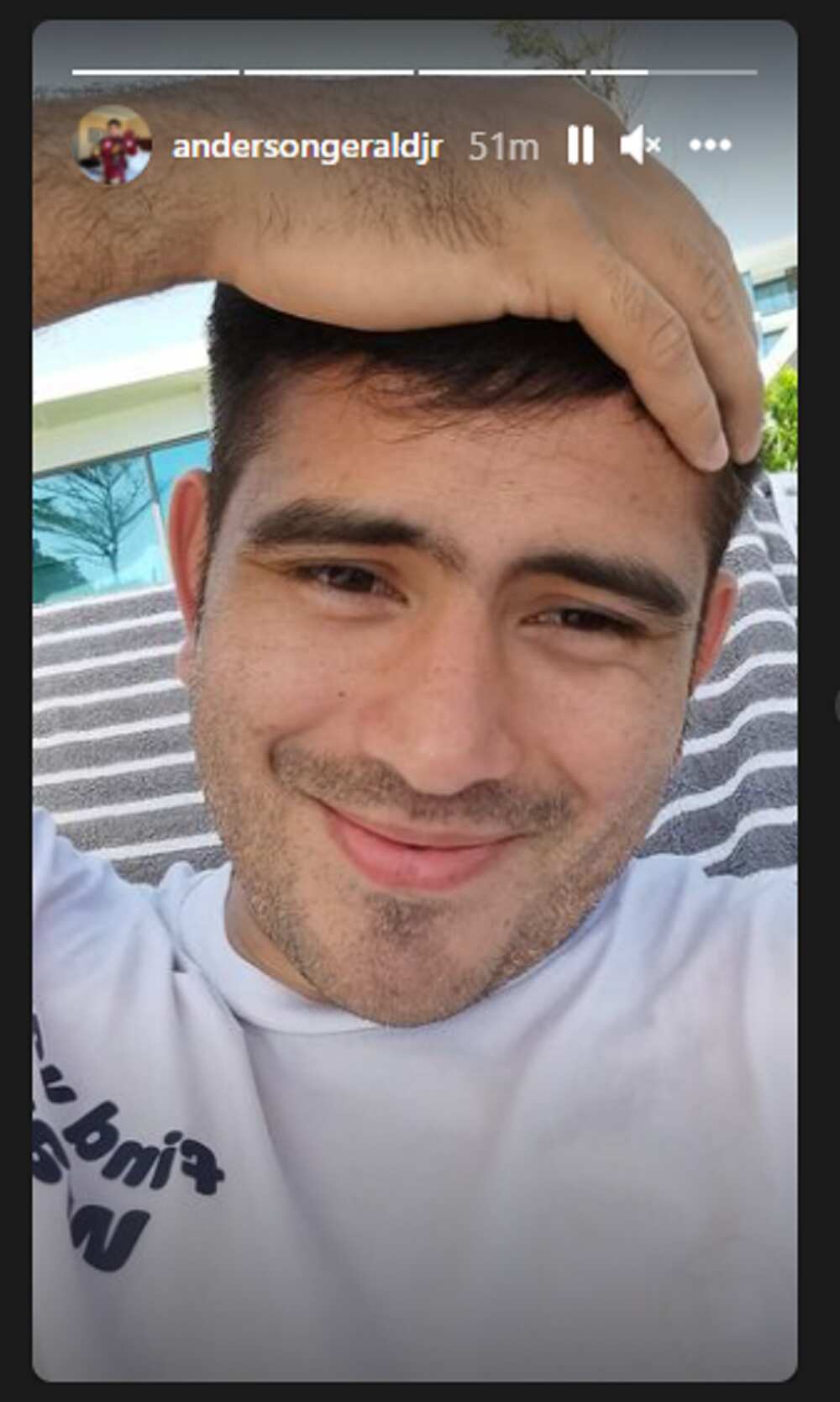 Gerald Anderson spends time with girlfriend Julia Barretto in Boracay Gerald Anderson spends time with girlfriend Julia Barretto in Boracay