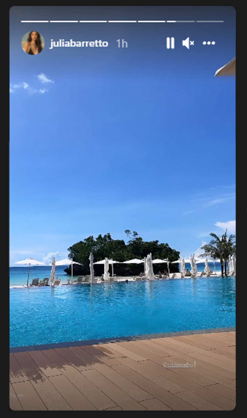 Gerald Anderson spends time with girlfriend Julia Barretto in Boracay Gerald Anderson spends time with girlfriend Julia Barretto in Boracay