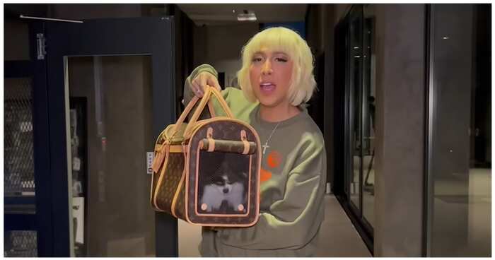 Vice Ganda, pinakita ang kanyang shalang regalo para sa kanyang