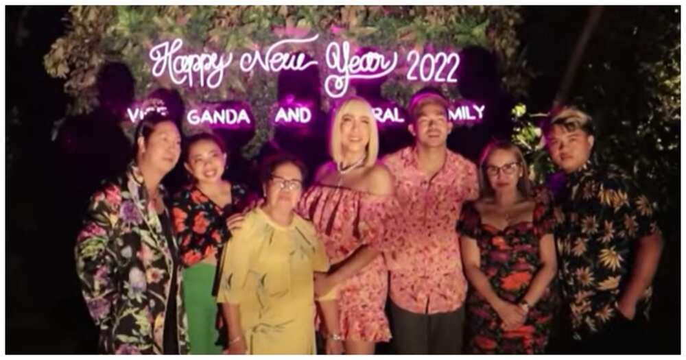 Vice Ganda at kanyang family, masayang sinalubong ang 2022 sa Amanpulo