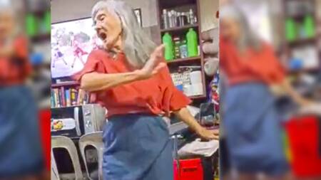 Lola sa Tiktok, tila pinataob mga dancers sa kanyang suwabeng moves; video ng sayaw niya, viral