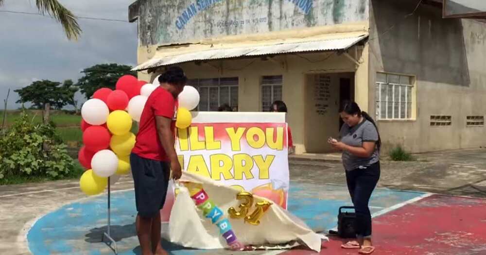 Video ni Ate na lumuhod, nag-propose sa nobyo ng 8 years, viral na