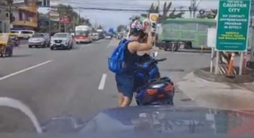 Video ng traffic light na matagal mag green, viral; nagawa pang maligo ng motorista sa tagal ng paghihintay