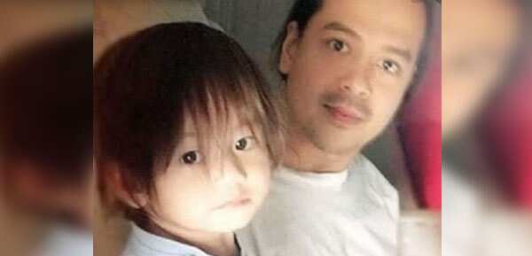 Video ni John Lloyd Cruz at Elias na animo'y naglalaro ng piko sa dalampasigan, nag-viral