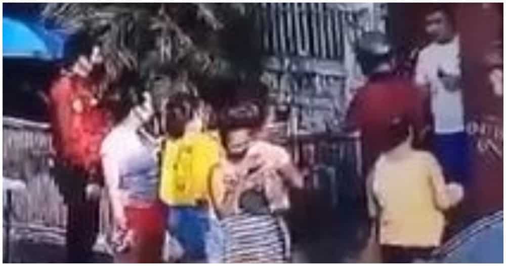 Viral! 1 sa mga babaeng nanimot sa community pantry sa Pasig City, nag-sorry na Viral! 1 sa mga babaeng nanimot sa community pantry sa Pasig City, nag-sorry na