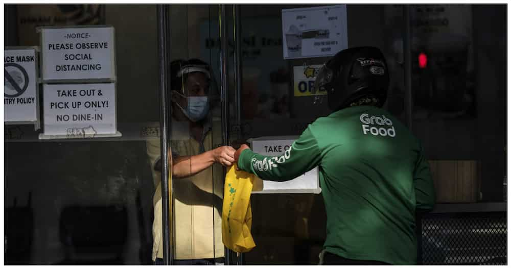 Delivery rider, nawindang sa kustomer na pinapatagos siya sa pader