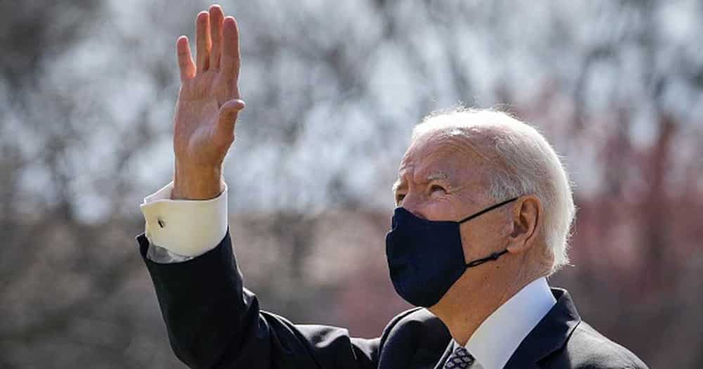 Pres. Joe Biden falls down the stairs of Air Force One: He’s now okay Pres. Joe Biden falls down the stairs of Air Force One: He’s now okay