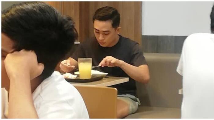 Netizens, nawindang sa Park Seo Joon-look-alike na spotted sa Jollibee