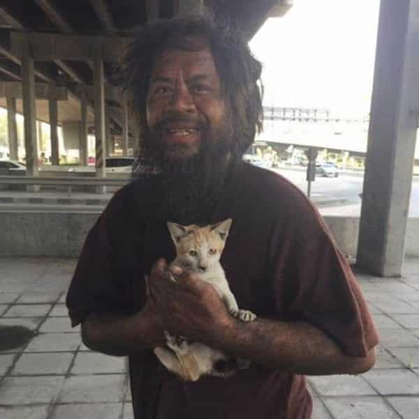 Homeless man goes viral for his selfless love for stray cats