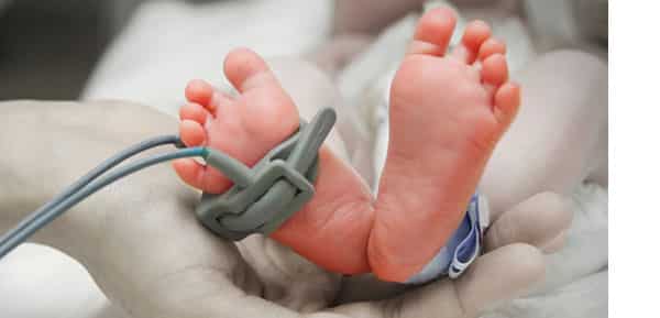 6-month-old baby na aksidenteng tinurukan ng COVID vaccine, nilagnat