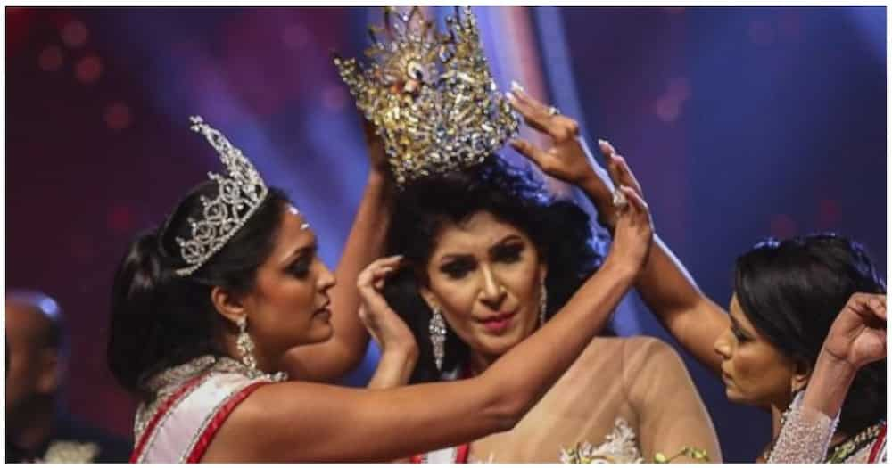 Itinanghal na Mrs. Sri Lanka, binawian ng korona dahil hiwalay umano sa asawa