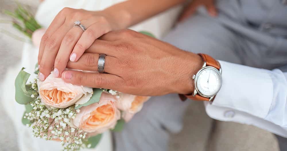 Video ng groom sa gitna ng seremonyas ng kasal, viral na sa social media