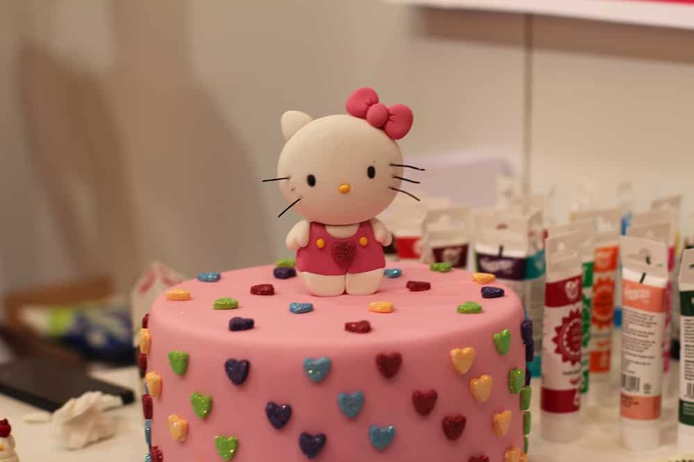 Hello Kitty cake design