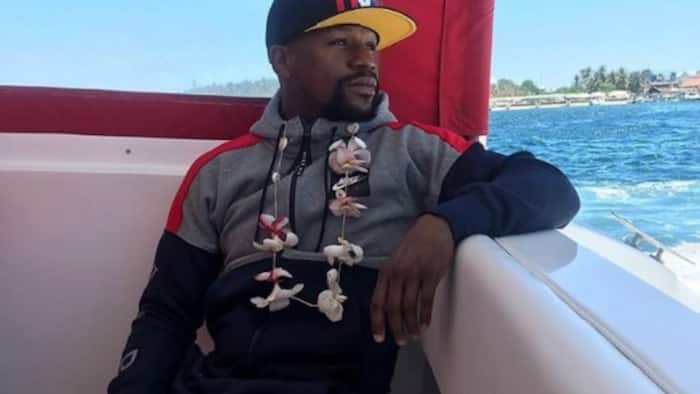 Mayweather explains why he was at Pacquiao’s fight; compares their salaries