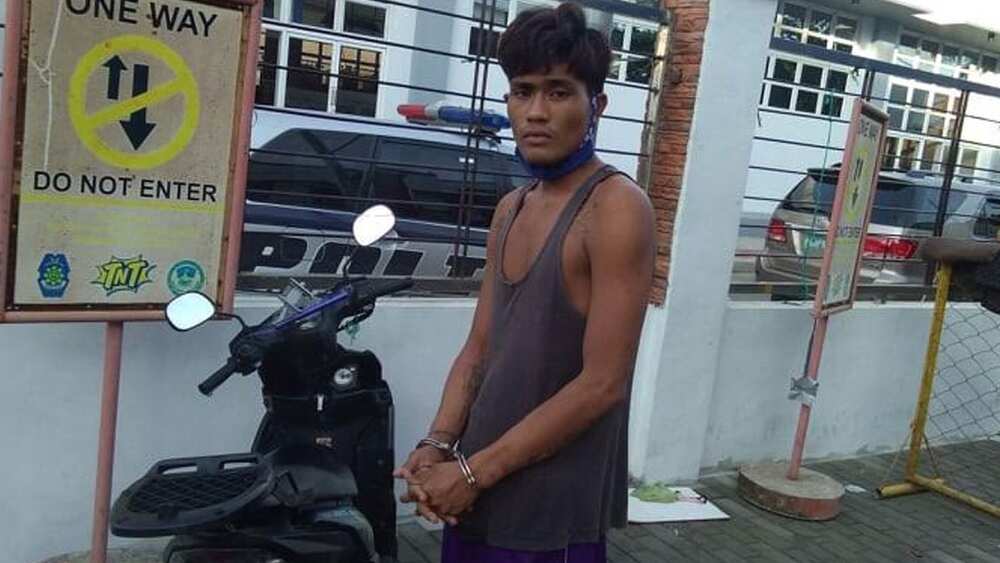 Isang lalaking nagnakaw ng motor, kinarma nang mahuli matapos maaksidente Isang lalaking nagnakaw ng motor, kinarma nang mahuli matapos maaksidente