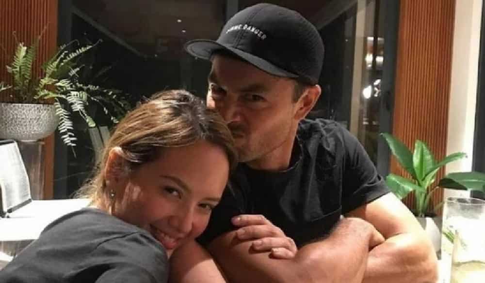Derek Ramsay posts selfie with Ellen Adarna on his IG feed for the first time