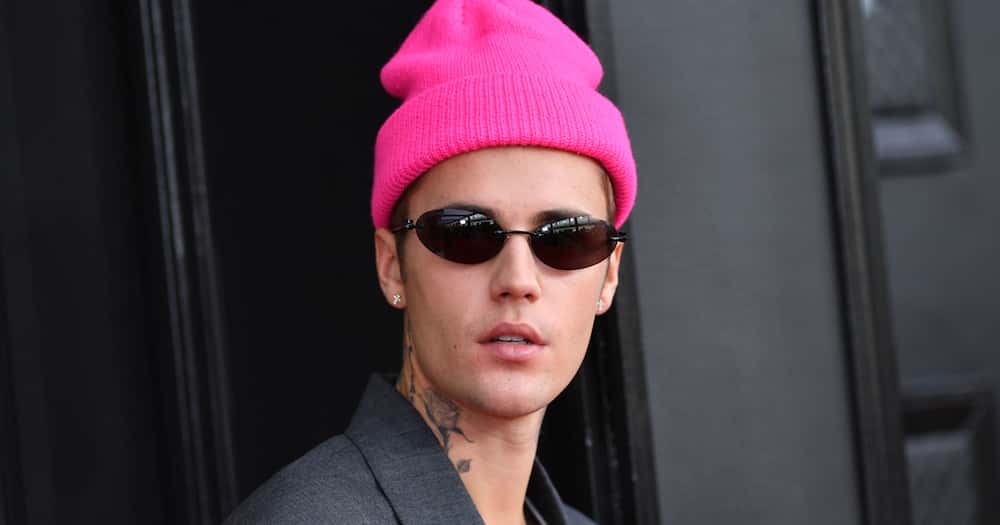 Justin Bieber, dumanas ng face paralysis kaya nakansela umano ang mga shows