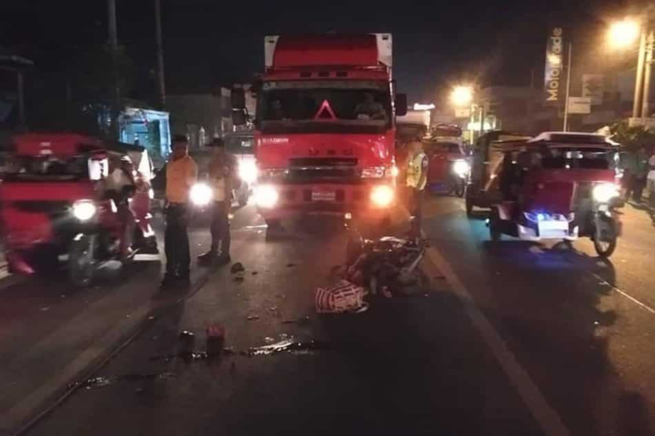 Walang Helmet Mag Anak Patay Nang Bumangga Ang Kanilang Motorsiklo Sa Truck Kami Com Ph