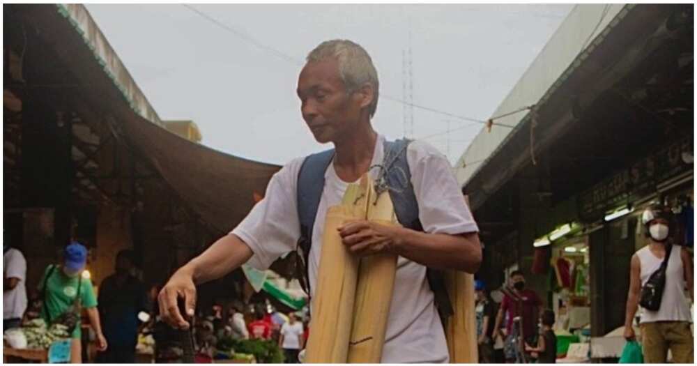 Amang bulag, buwis-buhay na nangunguha ng kawayang gagawing alkansya para mailako Amang bulag, buwis-buhay na nangunguha ng kawayang gagawing alkansya para mailako